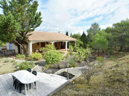 Spacious Villa In Montbrun-des-corbieres With Private Pool