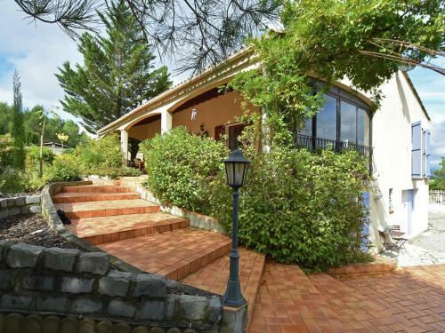 Spacious Villa In Montbrun-des-corbieres With Private Pool