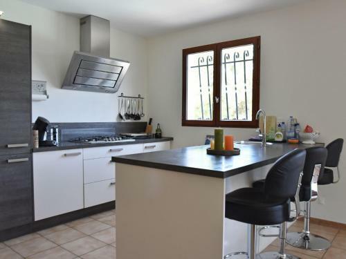 Spacious Villa In Montbrun-des-corbieres With Private Pool