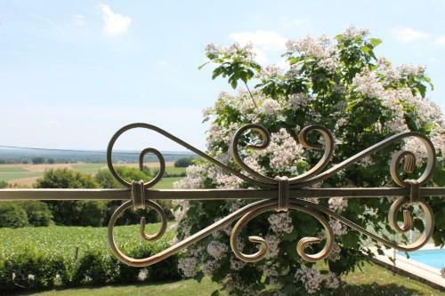 Le Catalpa, Manoir de Longeveau