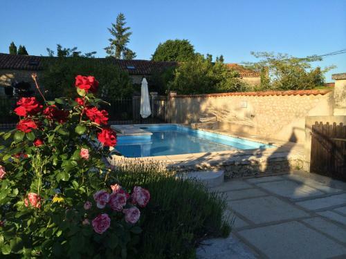 Le Pressoir de Pierre, Manoir de Longeveau