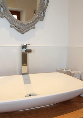 Le Pressoir de Pierre, Manoir de Longeveau
