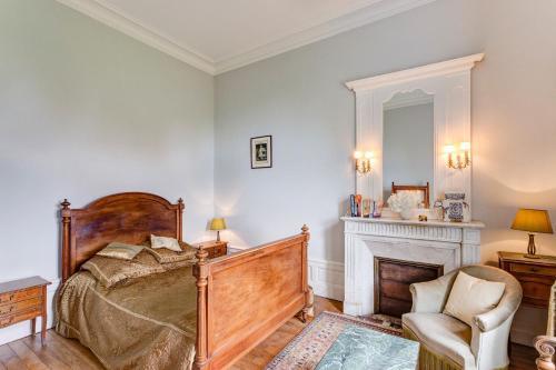 Agroturismo Poubreuil Chateau Sleeps 35 Pool