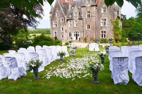 Agroturismo Poubreuil Chateau Sleeps 35 Pool