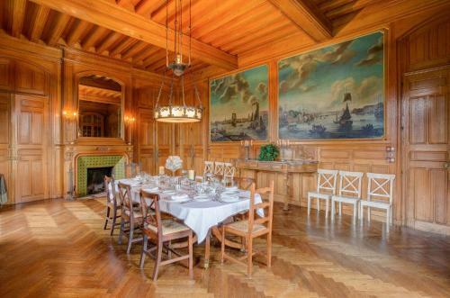 Agroturismo Poubreuil Chateau Sleeps 35 Pool