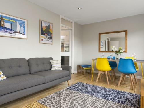 Salisbury Street Apartment