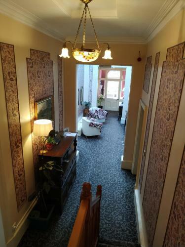 Hostal The Lodge Guest House