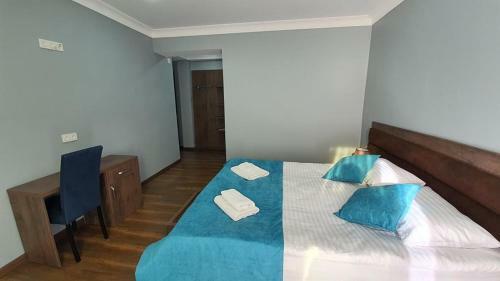 Hostal Mestia 4 Season