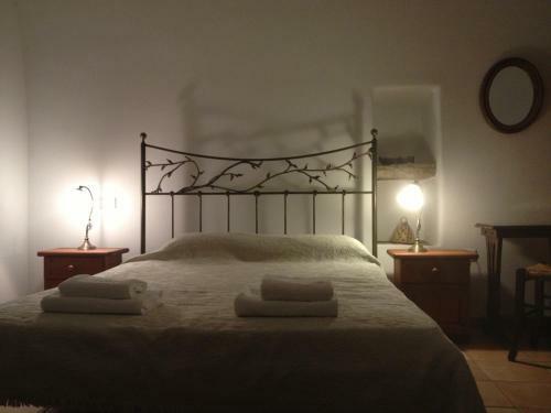 Hostal Villa Lemonia - Guest House