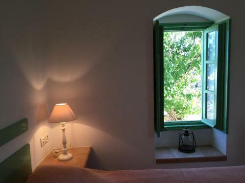 Hostal Villa Lemonia - Guest House