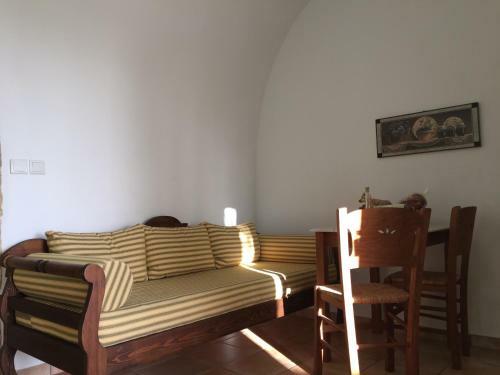 Hostal Villa Lemonia - Guest House