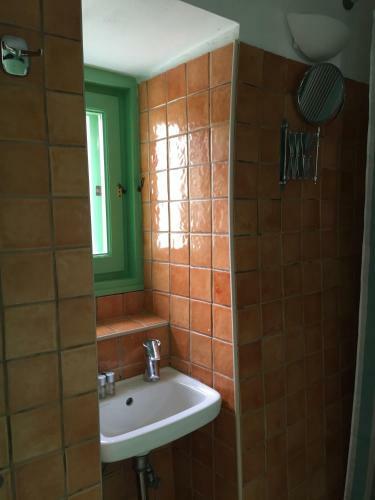 Hostal Villa Lemonia - Guest House