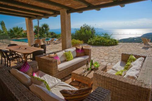 Fanies Villa Sleeps 8 Pool Air Con Wifi