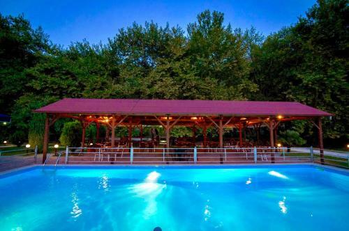 Hostal Dipla Sto Potami (Next To The River)