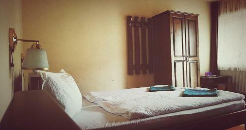 Hostal Airport K�roly Centr�l 75