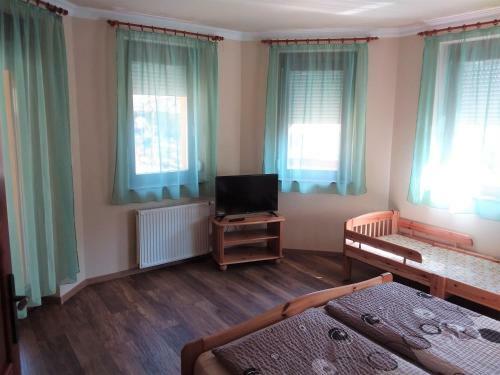 Nefelejcs Fagyiz� �s Apartmanh�z