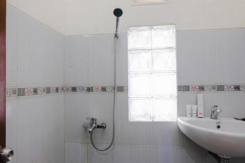 Hostal Oyo 1190 Ndalem Katong Residence