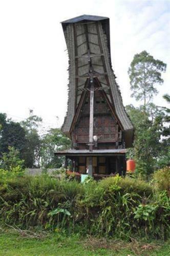 Tongkonan Layuk Lion
