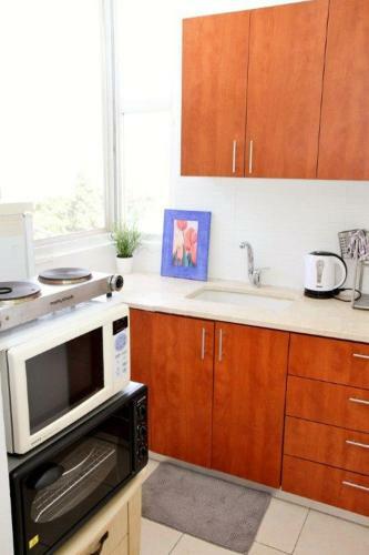 Holiday Studio Apartment Near The Bah� ' � Gardens