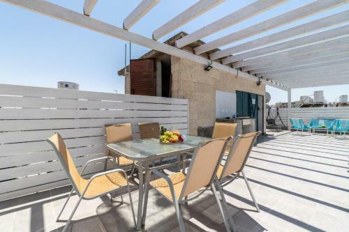 Authentic One Bedroom Apartment In City Center