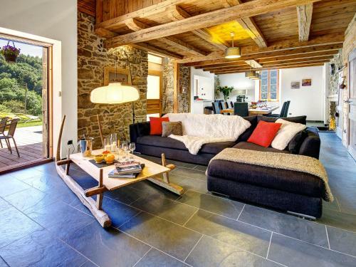 Chalet Ladroit - Ovo Network