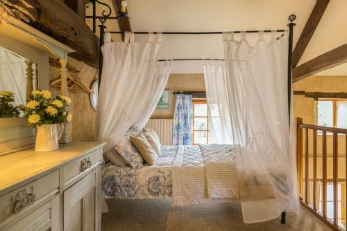 Nalliers Villa Sleeps 8 Pool Wifi