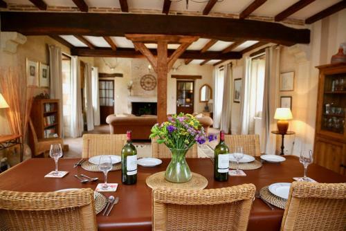 Nalliers Villa Sleeps 8 Pool Wifi