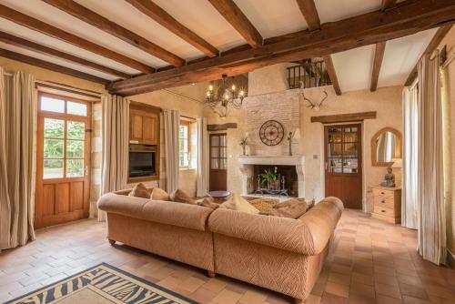 Nalliers Villa Sleeps 8 Pool Wifi
