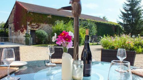 Nalliers Villa Sleeps 8 Pool Wifi
