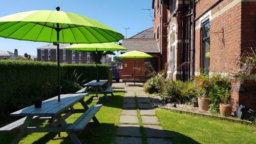 Hostal Mon Fort Guesthouse