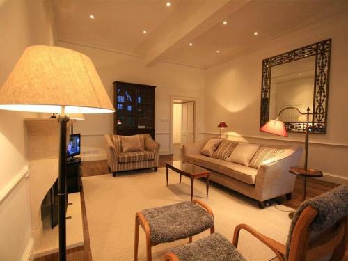 17 Sherborne House, Burford