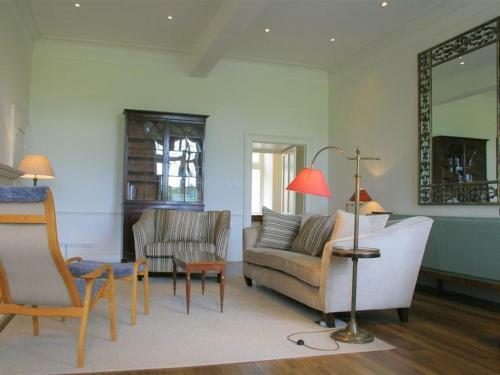 17 Sherborne House, Burford