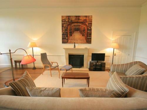 17 Sherborne House, Burford