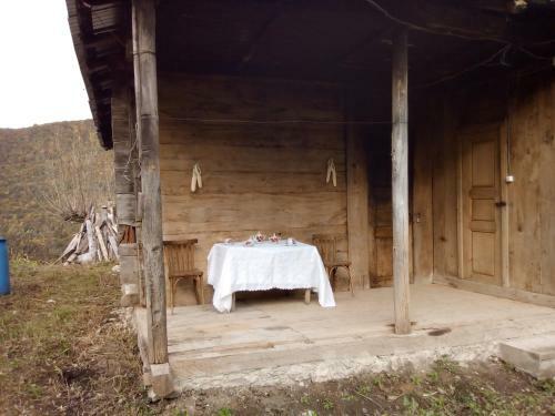 Albergue Kinchkha Wood House