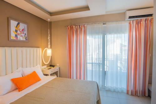 Hotel Whitesands Beach Resort