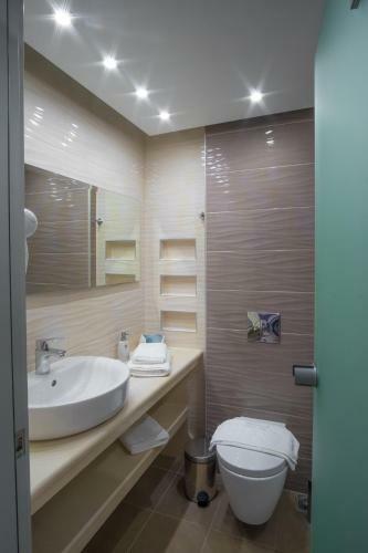 Hotel Whitesands Beach Resort