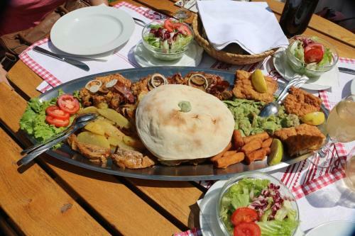 Posada Preno?i?te Zlatni Klas Otrovanec