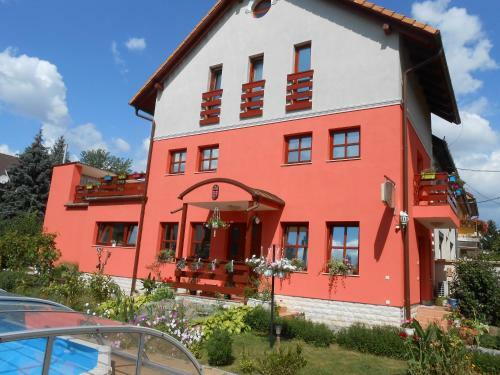 Hostal Aranyes? Vend�gh�z Csorbai