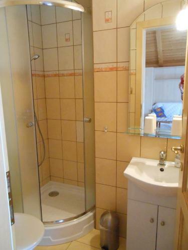 Hostal Aranyes? Vend�gh�z Csorbai