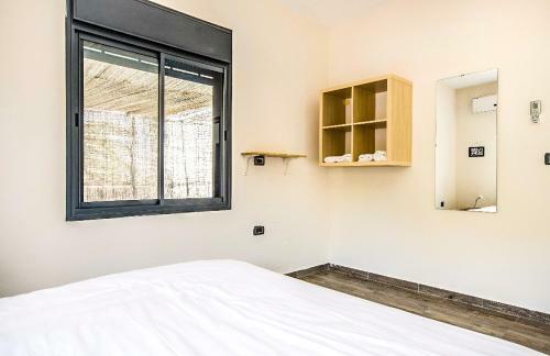 Emily's Penthouse-view Of Galilee&golan Mountains