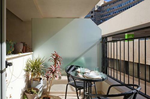 Central Apartment By The Sea