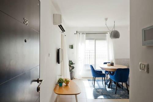 Central Apartment By The Sea