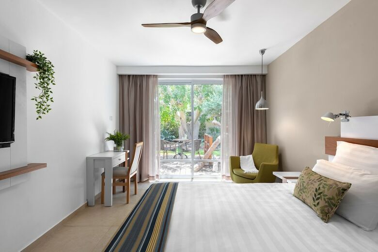 Ein Gedi Kibbutz Hotel
