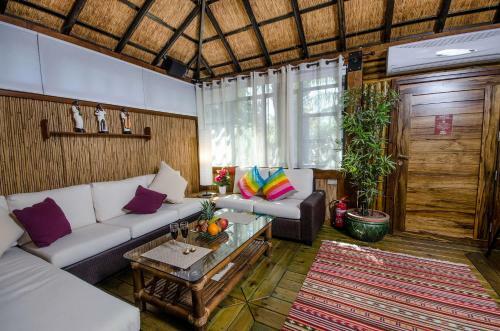 Lodge Out Of Africa Resort