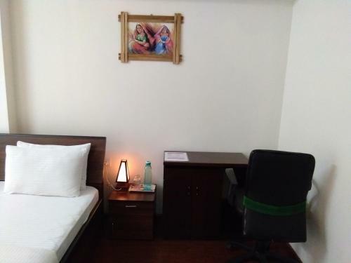 Hostal 3bhk Pure Veg Apartment In Amanora