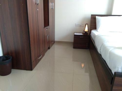 Hostal 3bhk Pure Veg Apartment In Amanora