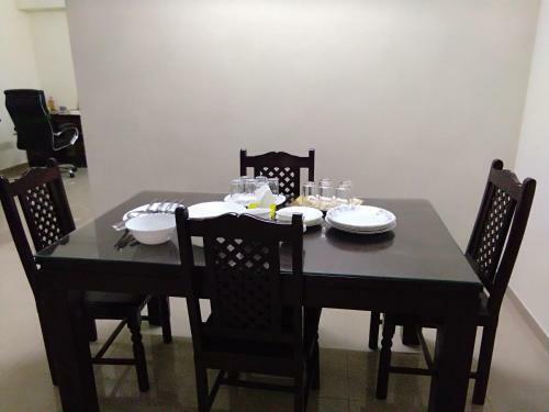 Hostal 3bhk Pure Veg Apartment In Amanora