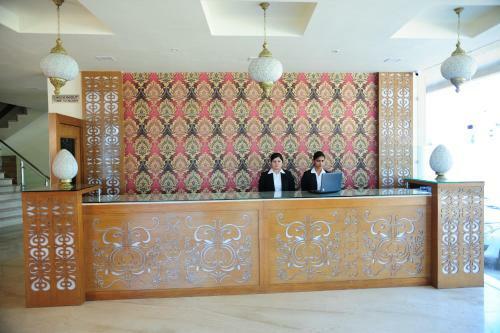 Hotel Grand Sharan