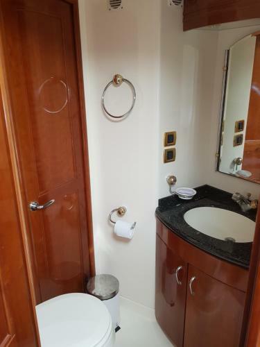 Xclusive Air Conditioned 22m Luxury Yacht