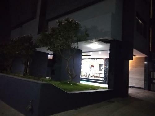 Hotel Jk Rooms 121 Shaheen Int.-nr. Mahindra Co.-midc